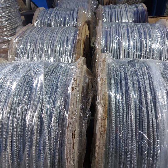 Cáp thép bọc nhựa (HDPE) trong