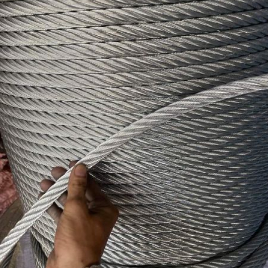 Cáp trần nứu trụ