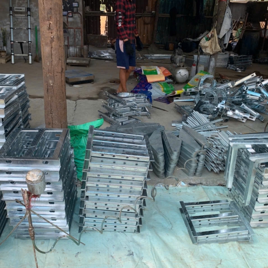 Giá treo cáp chữ E