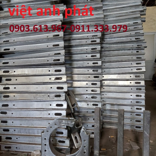 Giá treo cáp chữ E