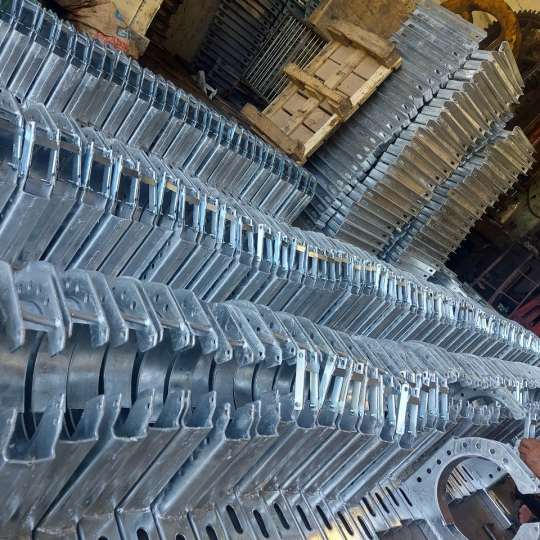 Giá treo cáp chữ D