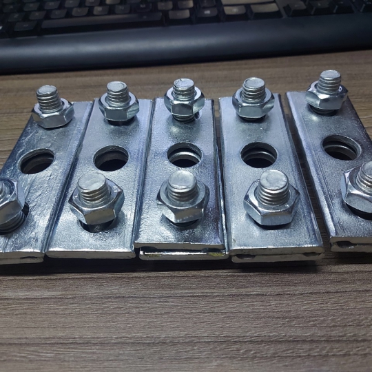 Kẹp cáp 3boulon 4.7*40*120