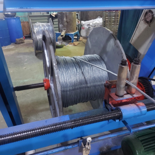 Cáp trần nứu trụ