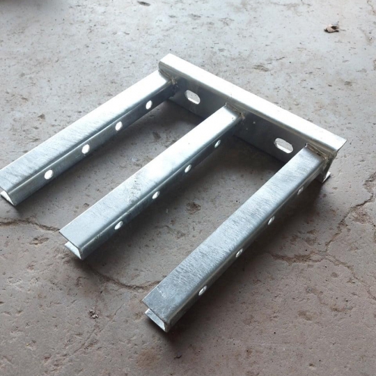 Giá treo cáp chữ E