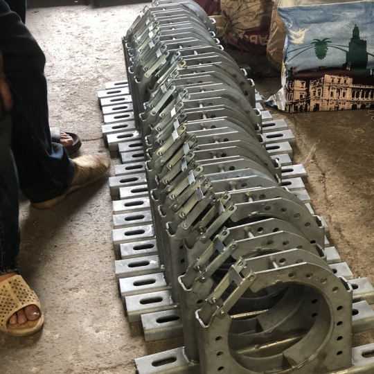 Giá treo cáp chữ D