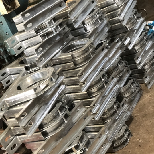 Giá treo cáp chữ D